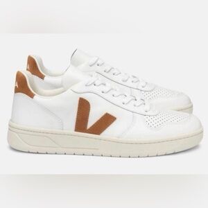 Veja V-10 Extra White Camel Leather Sneakers Sustainable Comfy Women’s 7 EU 38
